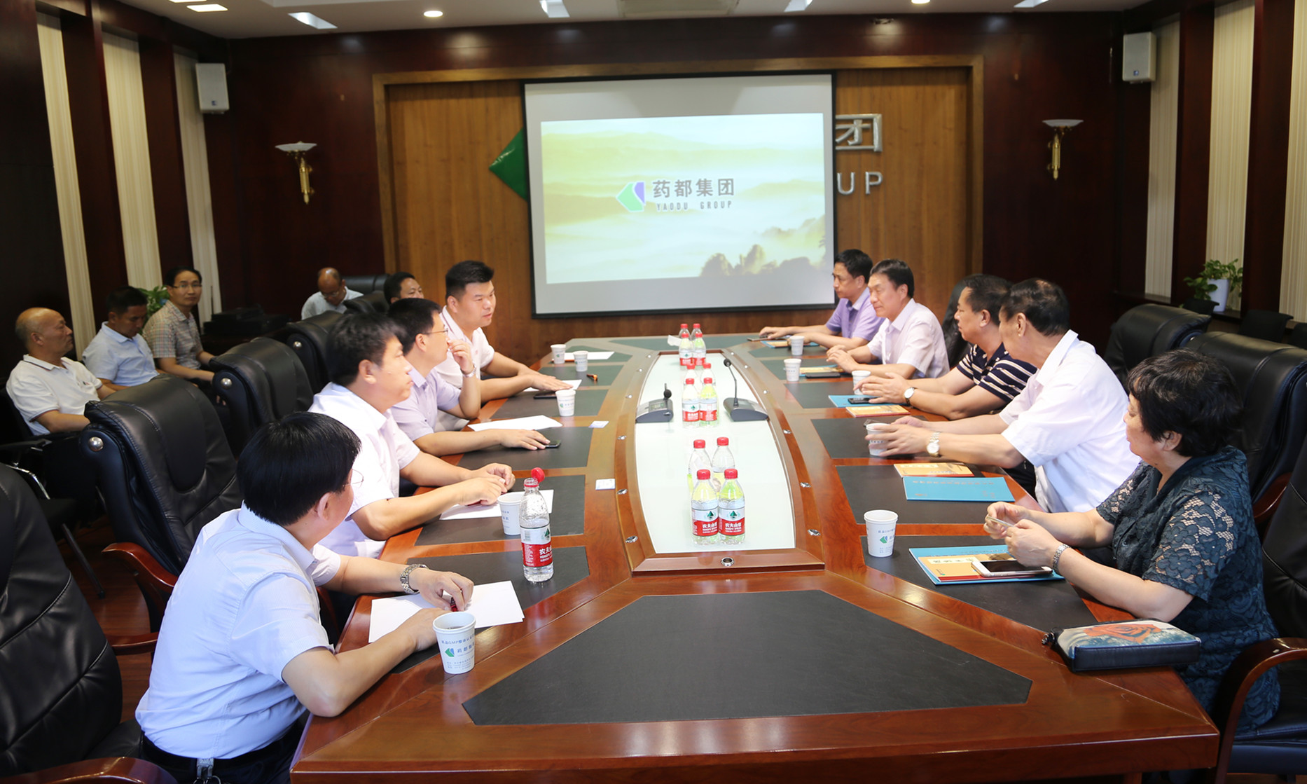 河北省農業(yè)農村廳領導來藥都制藥集團指導工作