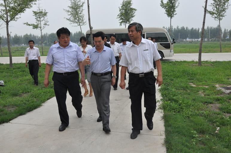 河北省委常委、副省長聶辰席來藥都集團(tuán)視察指導(dǎo)工作